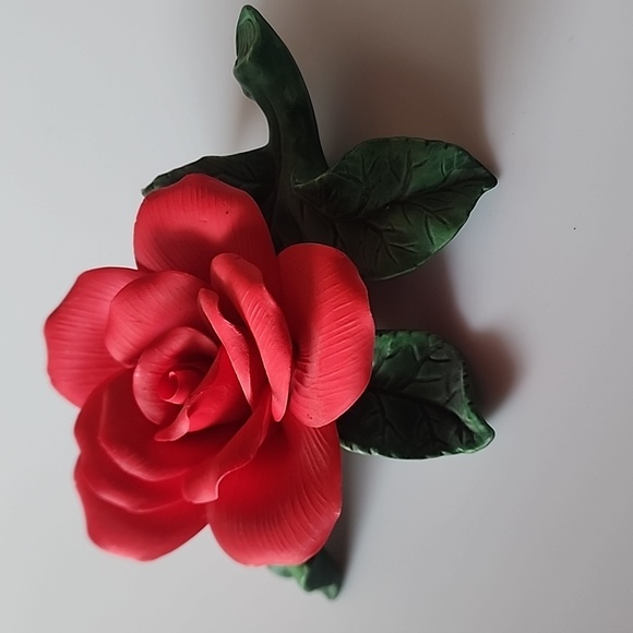 Mr. Lincon, Red ROSE on Vine Decorative. Americans Favorite Porcelain Flower. - Picture 5 of 10